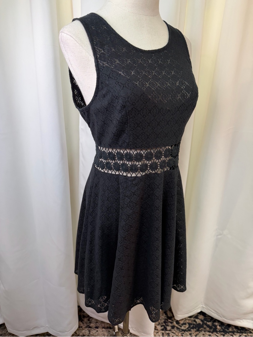 Free People Black ‘Daisy’ Sleeveless Fit & Flare Crochet Lace Mini Dress Size 6 - Picture 16 of 16